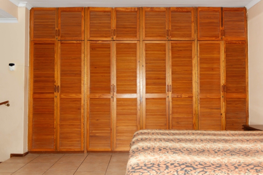 5 Bedroom Property for Sale in Wilkoppies North West